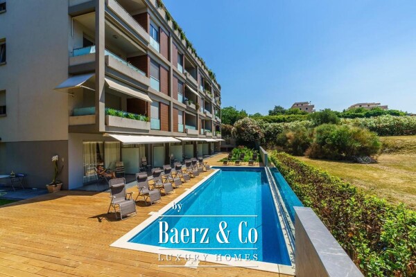 photo 1 Split, Žnjan, Hotel with eleven rooms, unique opportunity