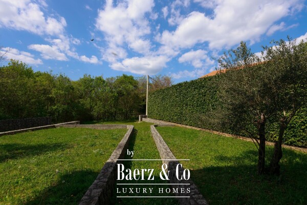 photo 3 House, Kras, beautiful house with 4 apartments and spacious garden