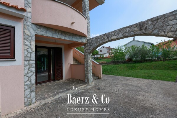 photo 31 House, Kras, beautiful house with 4 apartments and spacious garden