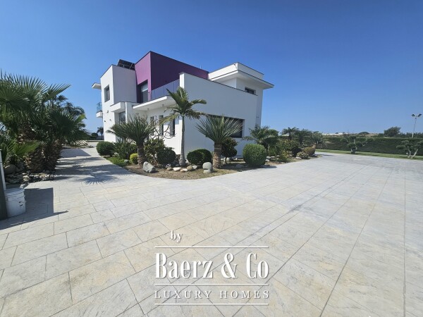 photo 3 330 sq.m. Designer Villa on 2,200 sq.m. Plot with Privacy, Views & Investment Appeal