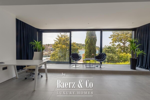 photo 2 Istria, Rovinj exclusive five-room apartment first row to the sea