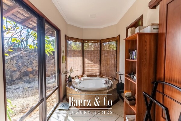 photo 15 Exceptional Villa in a Prestigious Golf Estate