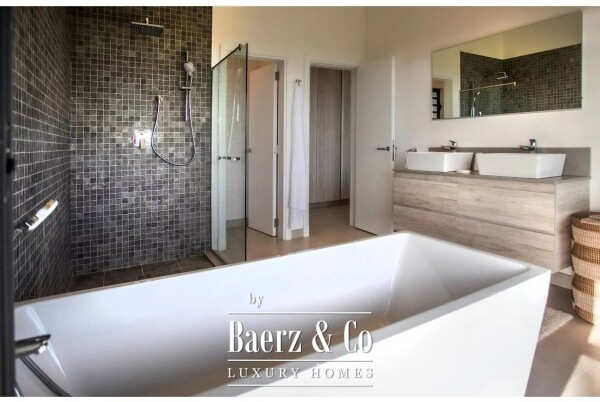 photo 14 Exceptional Villa with Panoramic Sea View – La Tourelle