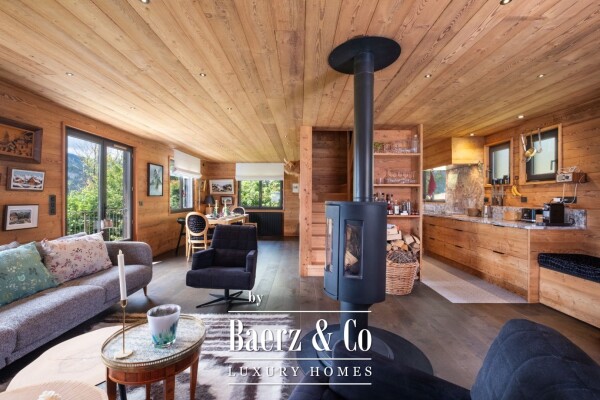 photo 4 4 BEDROOM WELCOMING CHALET - SKI IN SKI OUT