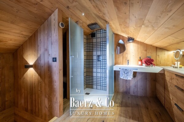 photo 10 4 BEDROOM WELCOMING CHALET - SKI IN SKI OUT