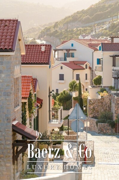 photo 14 Luxurious and Spacious Apartment with a Large Terrace on the Coast of Montenegro