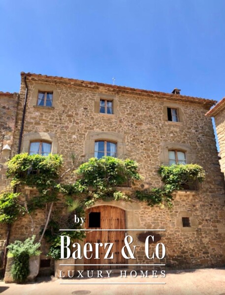 photo 2 Historic Palace with Hotel Licence in Monells