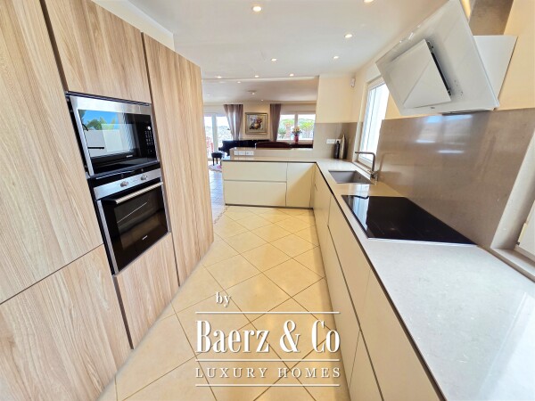 photo 10 Exclusive villa situated in prestigious residential area Tenerife